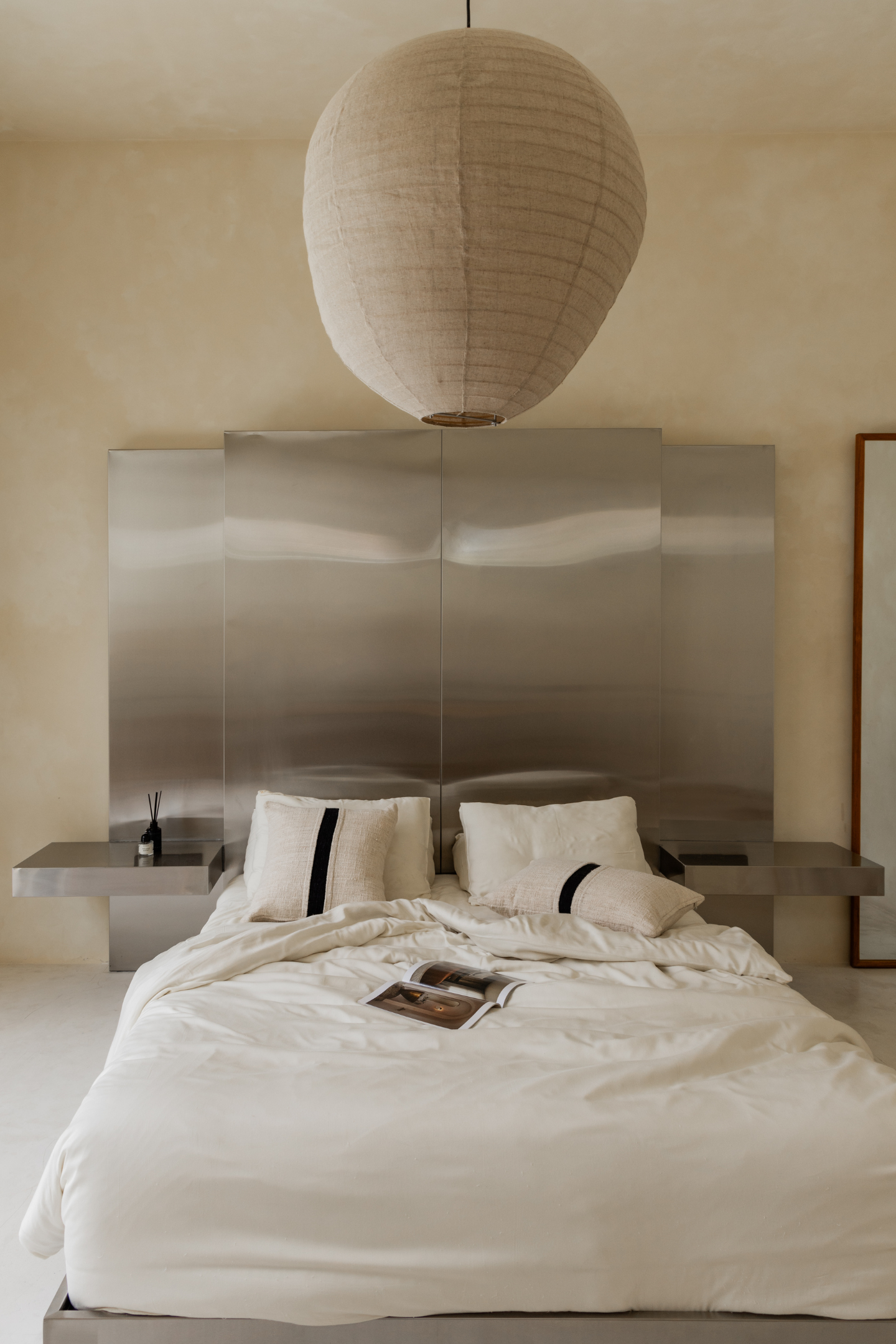 Embla linen shade