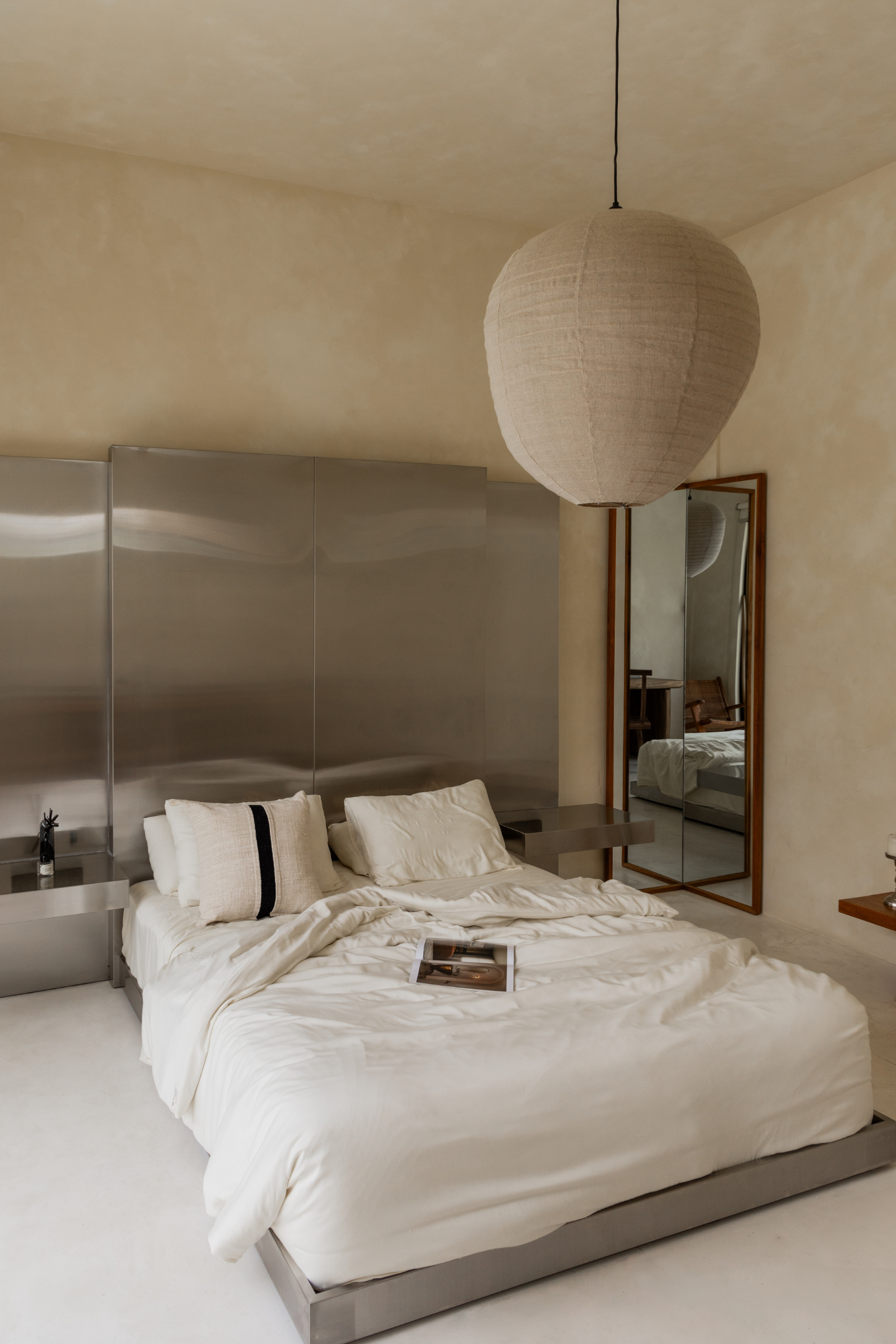 Embla linen shade